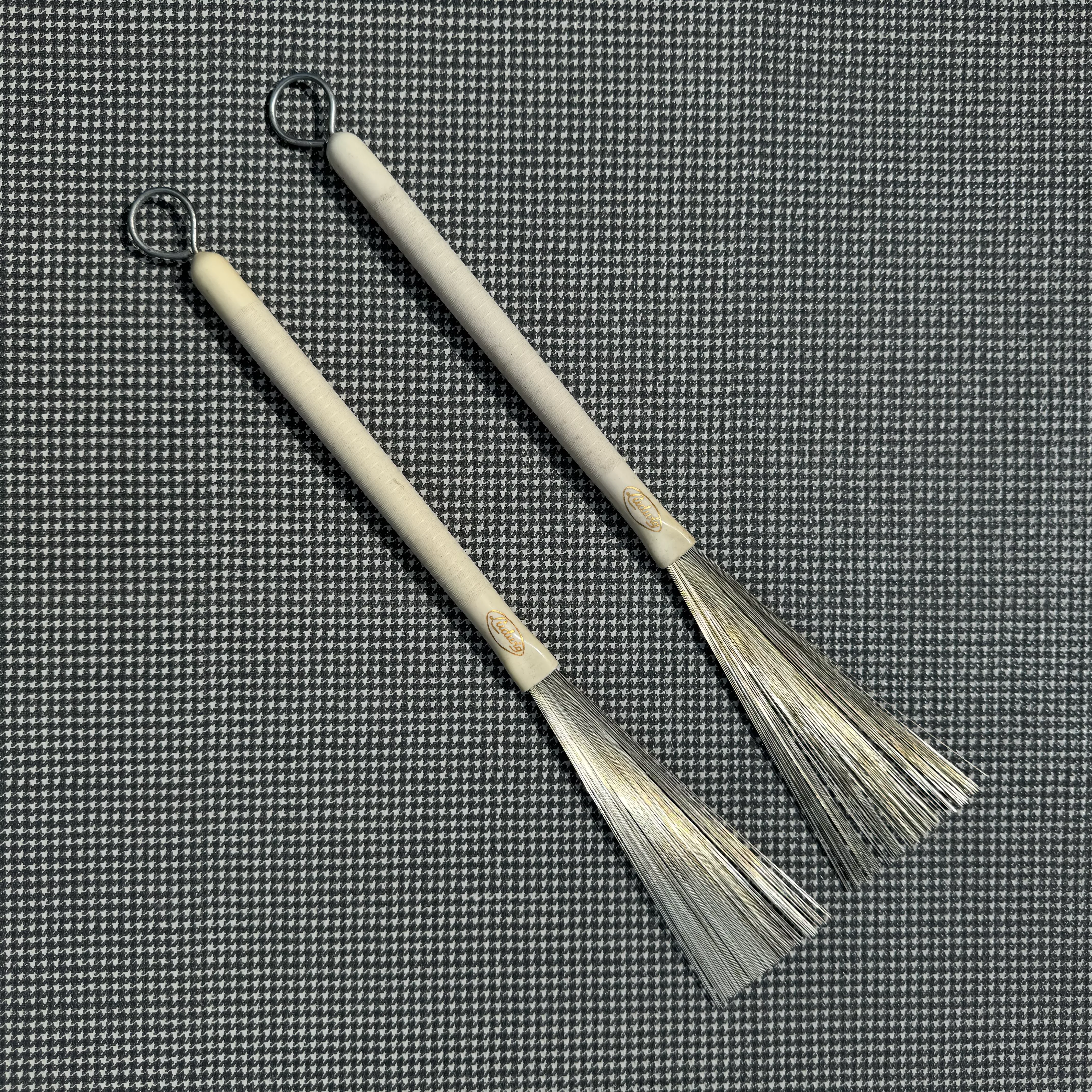 1960s Ludwig No. 195 White Plastic Model Retractable Brushes