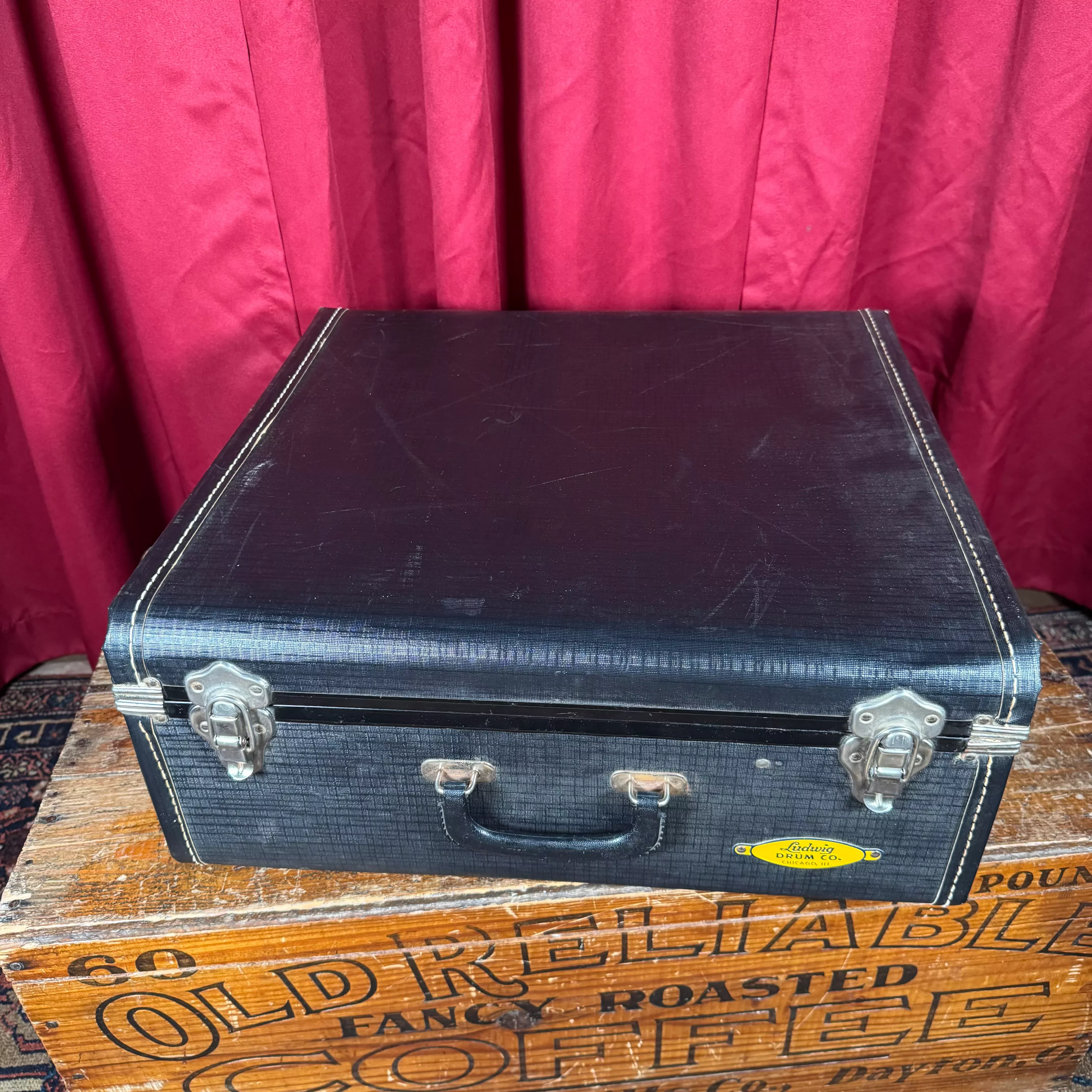 1960s Ludwig no. 8025 Suitcase-Style Snare Drum Case
