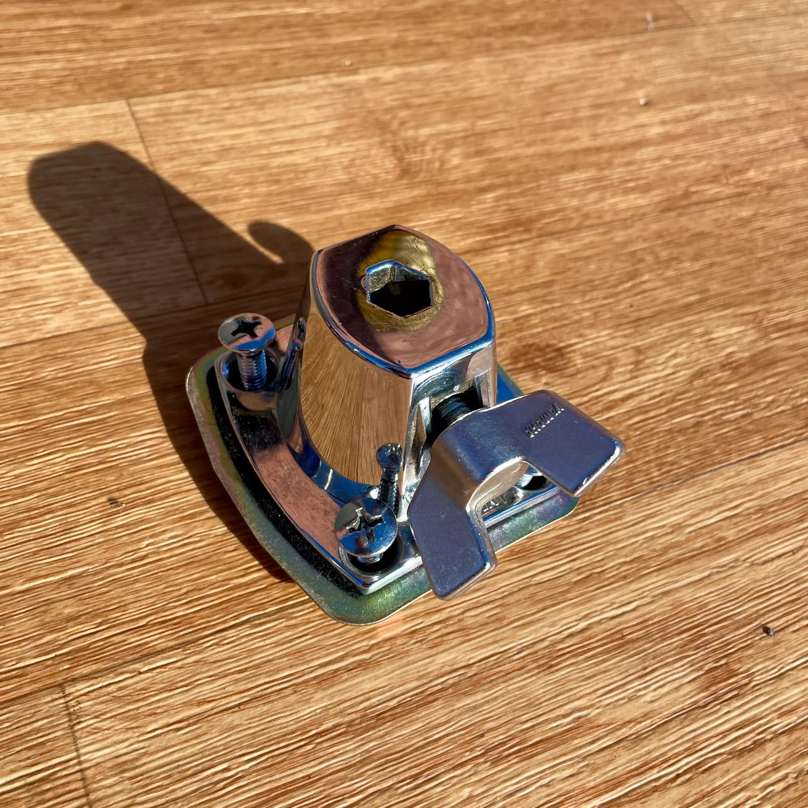 1980s-yamaha-mt-tt-tom-mount-assembly-bracket-u0110101-1 1980s Yamaha MT-TT Tom Mount Assembly Bracket U0110101 #1
