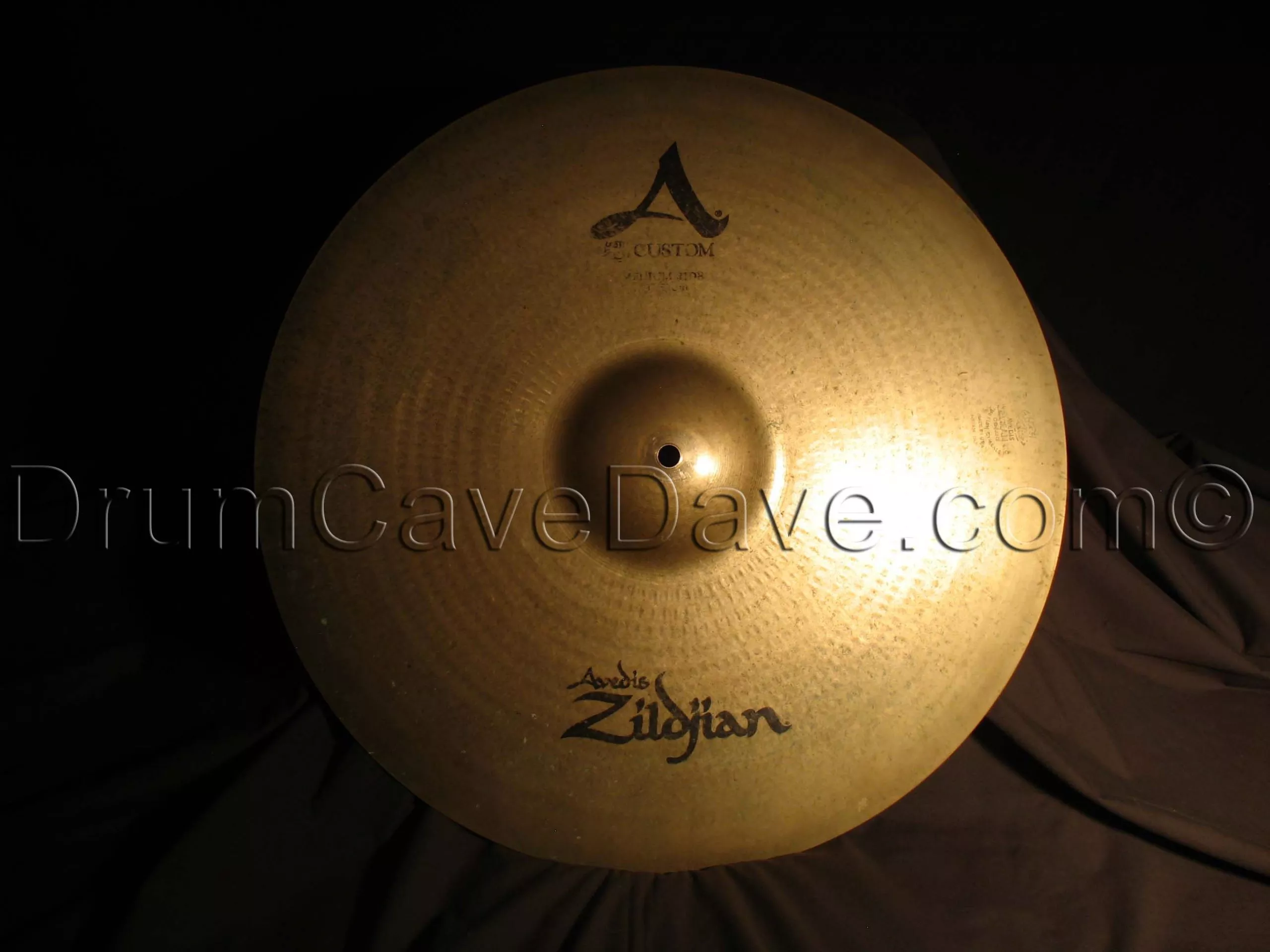 20-zildjian-custom-medium-ride-cymbal-2722-grams-good-to-great-condition 20″ ZILDJIAN A CUSTOM MEDIUM RIDE CYMBAL, 2722 grams, GOOD to GREAT CONDITION!