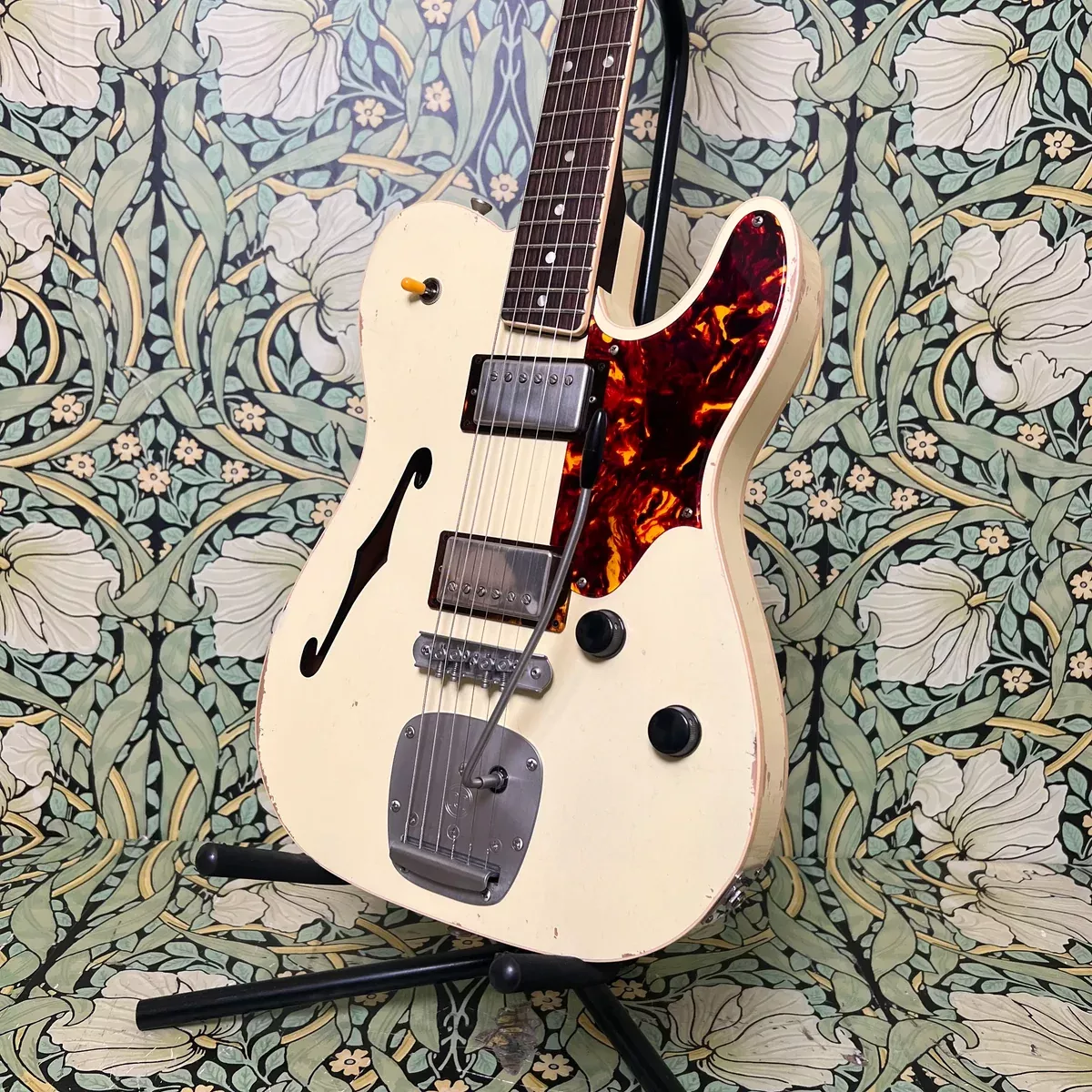 castedosa-guitars-marianna-semi-hollow-aged-vintage-white Castedosa Guitars Marianna Semi-Hollow Aged Vintage White
