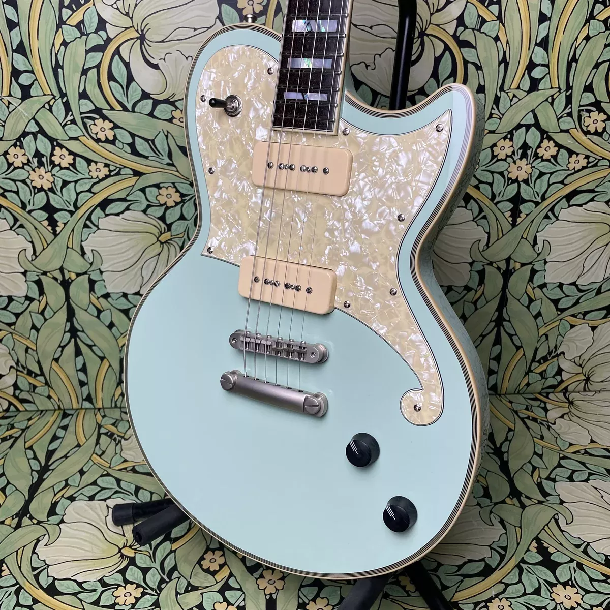 d-angelico-new-york-deluxe-atlantic-ss-single-cutaway D'Angelico New York Deluxe Atlantic SS Single Cutaway