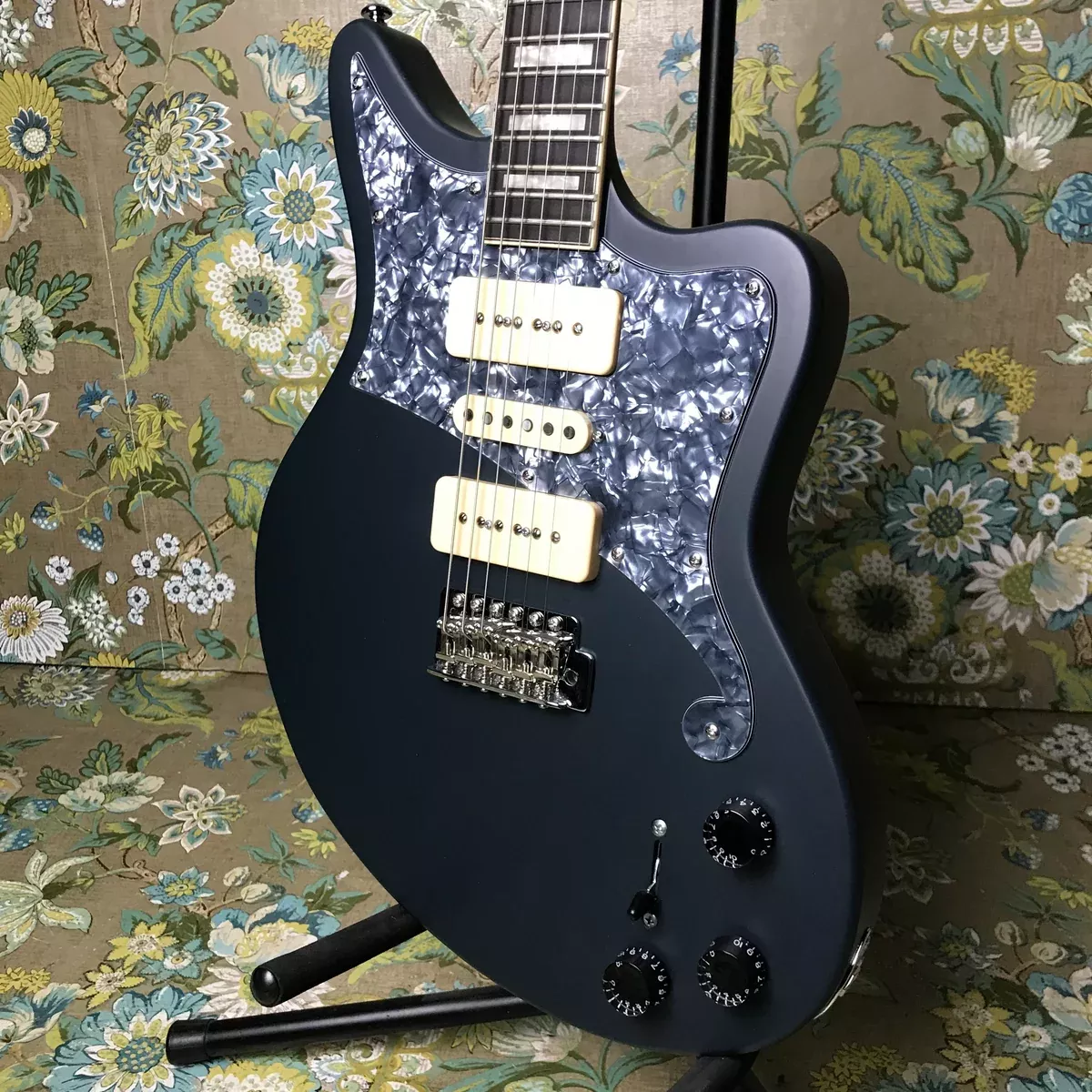 d-angelico-premier-series-bob-weir-bedford D'Angelico Premier Series Bob Weir Bedford