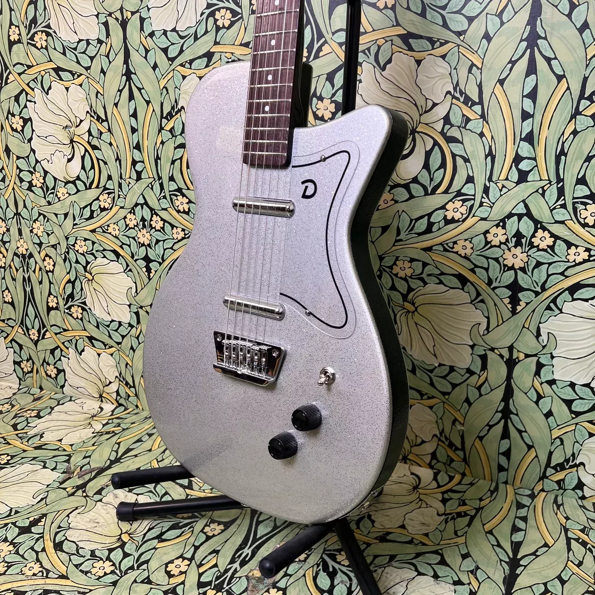 danelectro-56-vintage-baritone-silver-metal-flake Danelectro '56 Vintage Baritone Silver Metal Flake