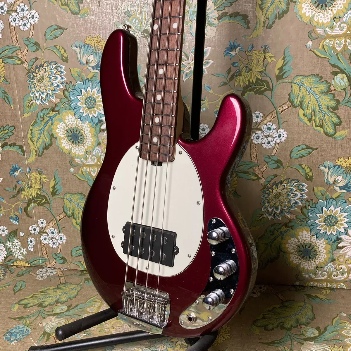 ernie-ball-music-man-stringray-short-scale-2019-raspberry-pearl Ernie Ball Music Man Stringray Short Scale 2019 Raspberry Pearl