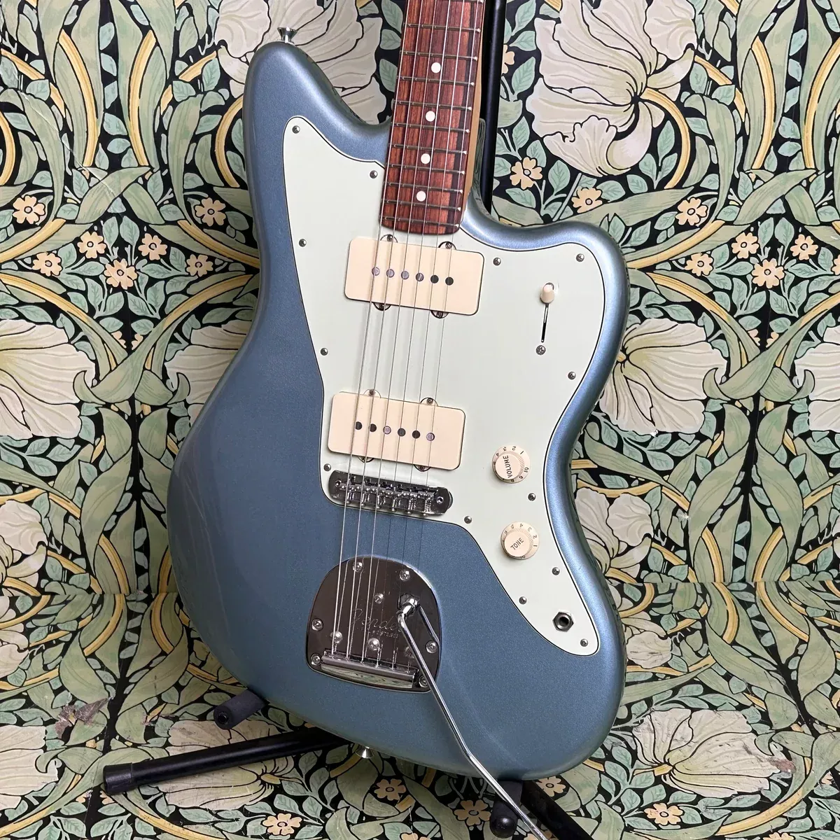 fender-cme-exclusive-player-jazzmaster-ice-blue-metallic-2019 Fender CME Exclusive Player Jazzmaster Ice Blue Metallic 2019