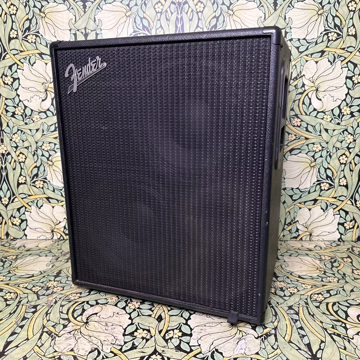 fender-rumble-210-2x10-700-watt-bass-cab Fender Rumble 210 2x10 700-Watt Bass Cab