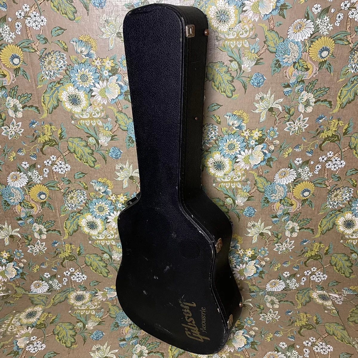 gibson-acoustic-hardshell-case-dreadnought Gibson Acoustic Hardshell Case (for dreadnought)