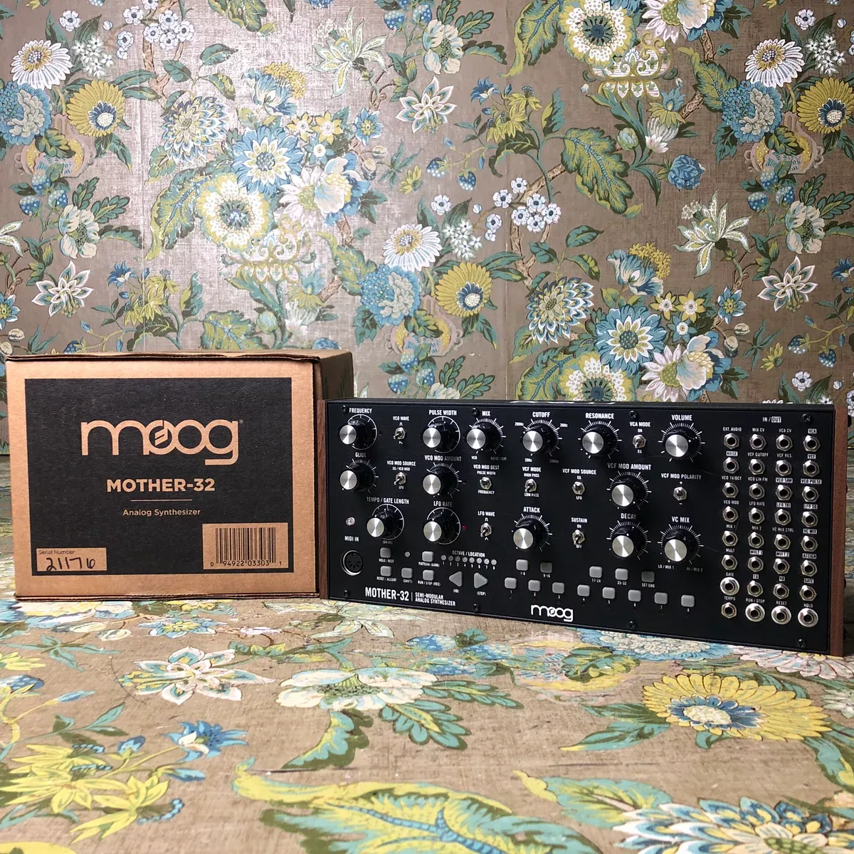 moog-mother-32-semi-modular-analog-synthesizer Moog Mother-32 Semi-modular Analog Synthesizer