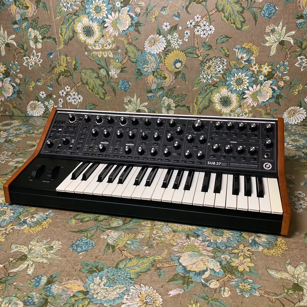 moog-sub-37-tribute-edition-paraphonic-analog-synthesizer-with-moog-hardshell-ca Moog Sub 37 Tribute Edition Paraphonic Analog Synthesizer with Moog Hardshell Case