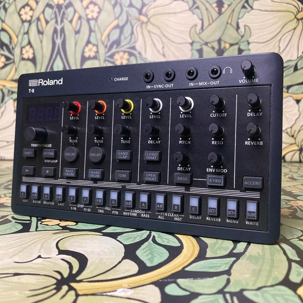 roland-aira-compact-t-8-beat-machine Roland Aira Compact T-8 Beat Machine