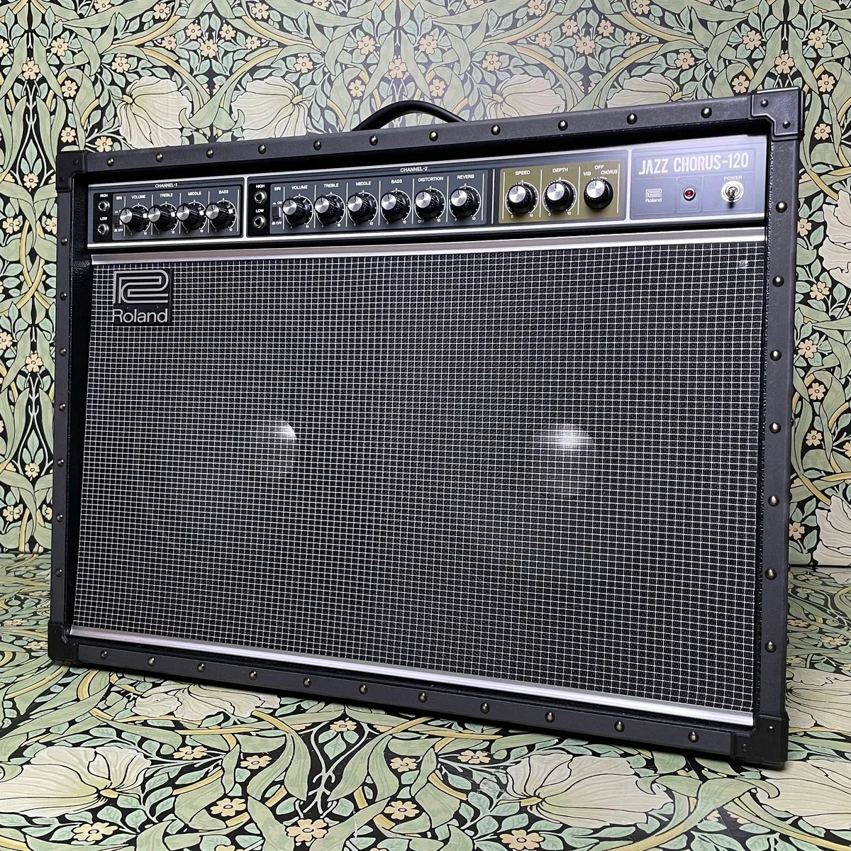 roland-jc-120-jazz-chorus Roland JC-120 Jazz Chorus