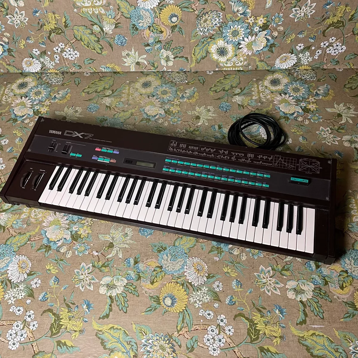yamaha-dx7-digital-fm-synthesizer Yamaha DX7 Digital FM Synthesizer